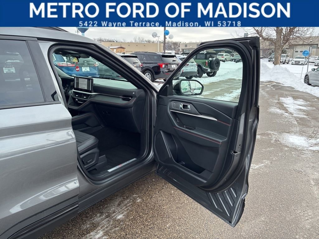 Certified 2025 Ford Explorer ST-Line image 47