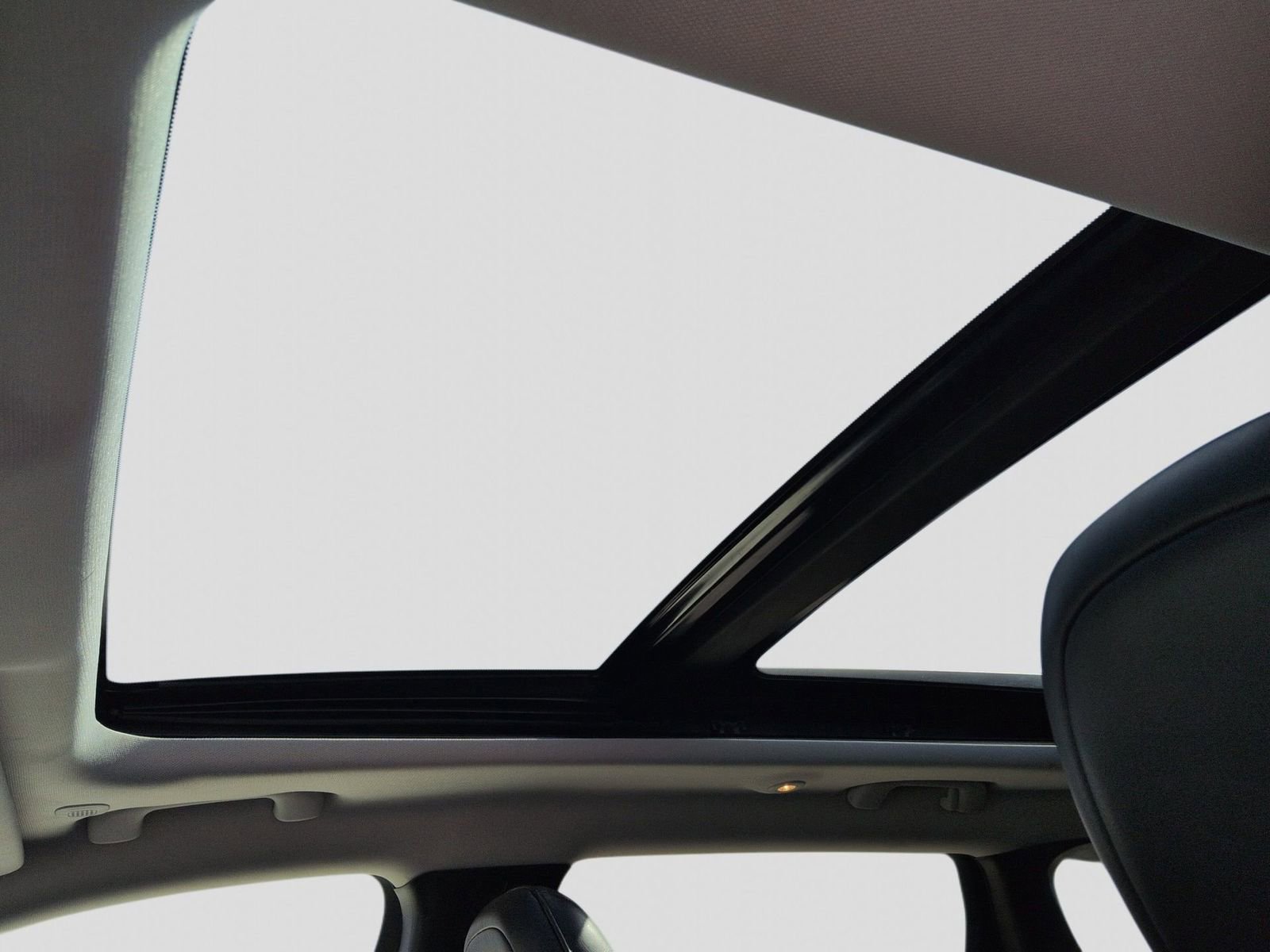 Used 2021 Jeep Cherokee Trailhawk image 24