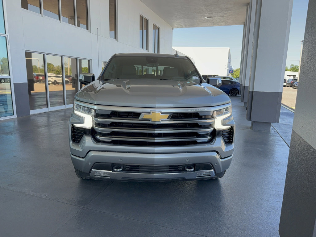 Used 2025 Chevrolet Silverado 1500 High Country AWD/4WD image 7