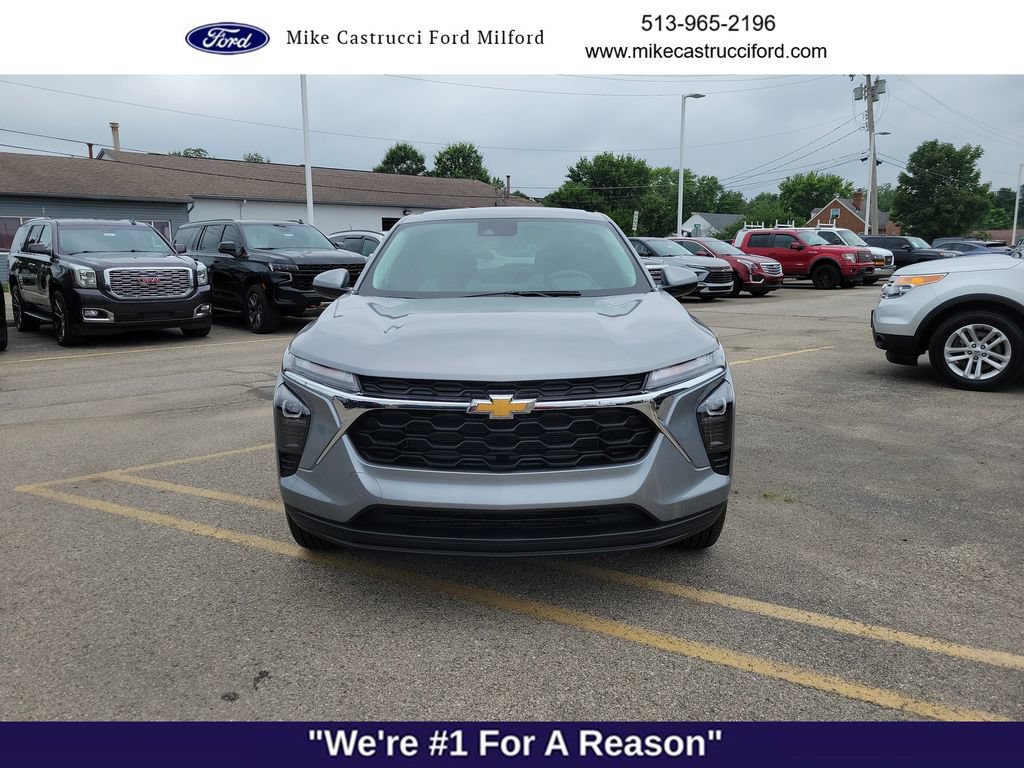 Used 2024 Chevrolet Trax LS w/ LS Convenience Package FWD image 8