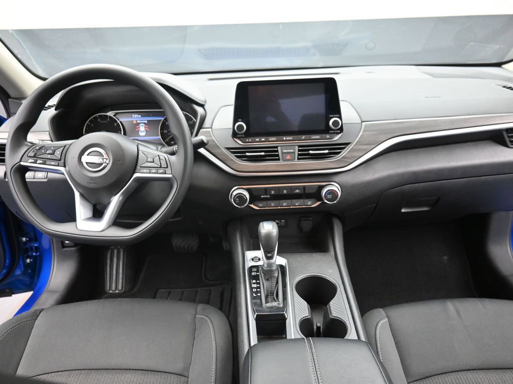 Used 2025 Nissan Altima 2.5 SV image 12