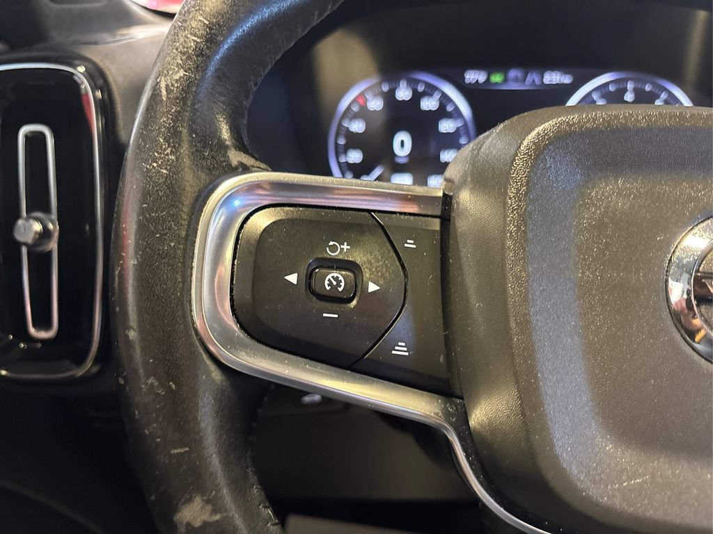 Used 2020 Volvo XC40 T5 Momentum w/ Protection Package AWD/4WD image 37