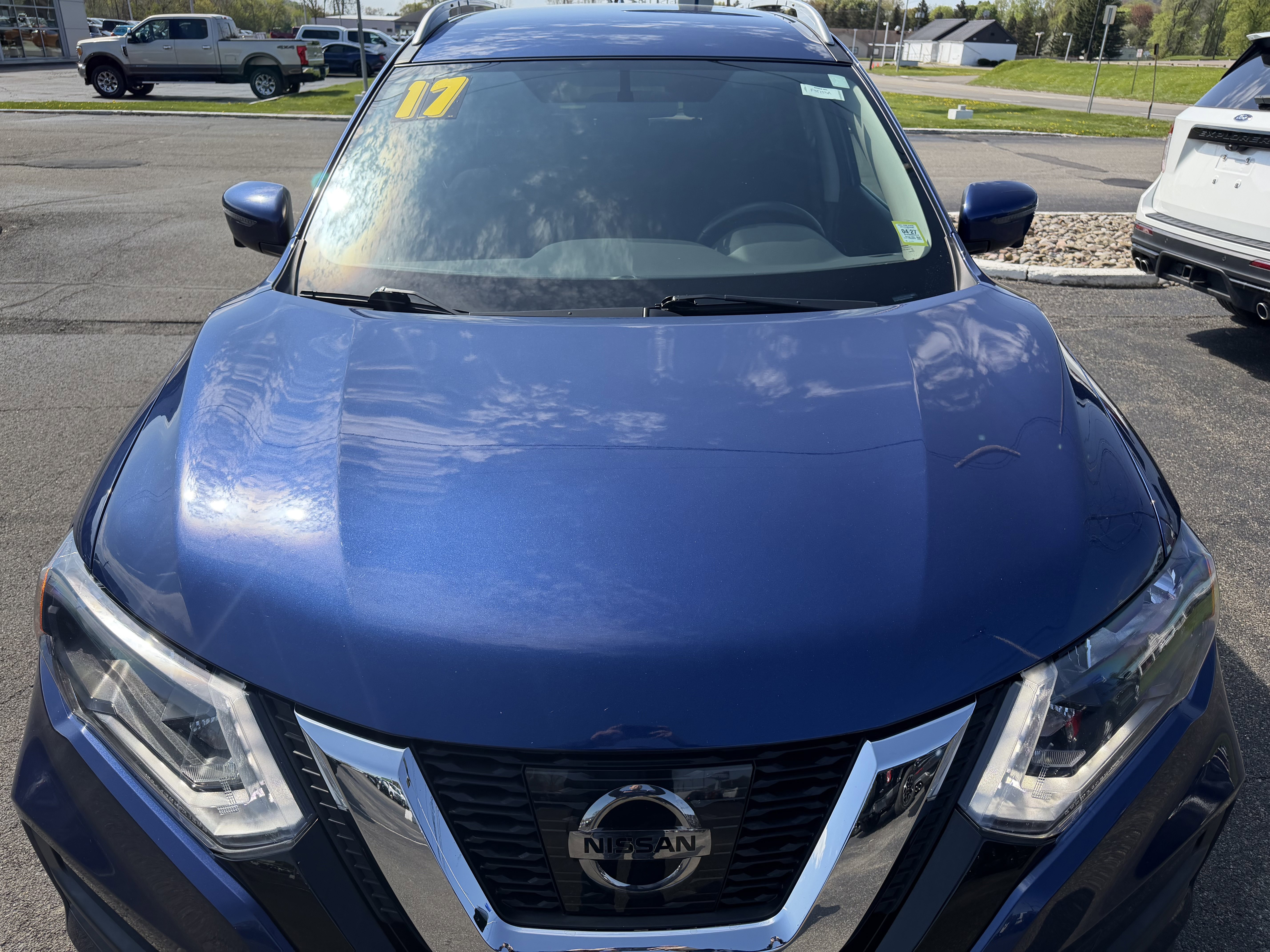 Used 2017 Nissan Rogue SV w/ SV Premium Package AWD/4WD image 5