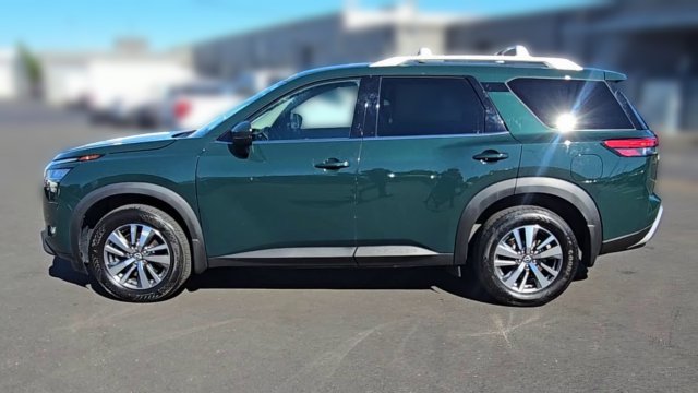 Used 2024 Nissan Pathfinder SL AWD/4WD image 6