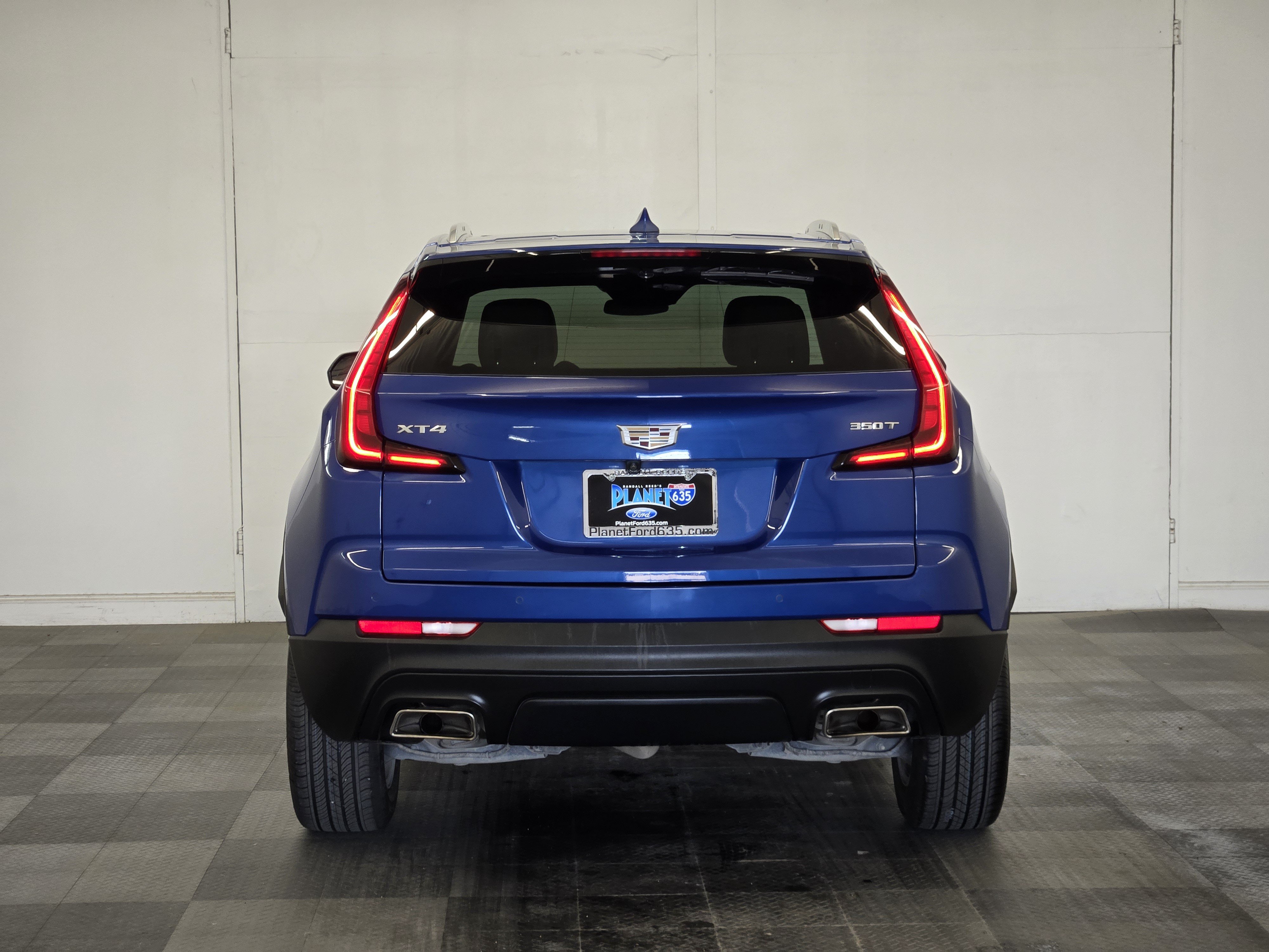 Used 2023 Cadillac XT4 Luxury w/ Cold Weather Package FWD image 6