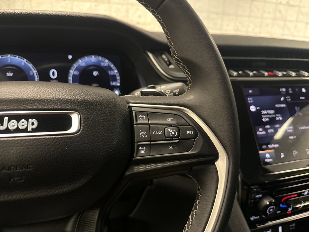 Used 2023 Jeep Grand Cherokee L Laredo image 40