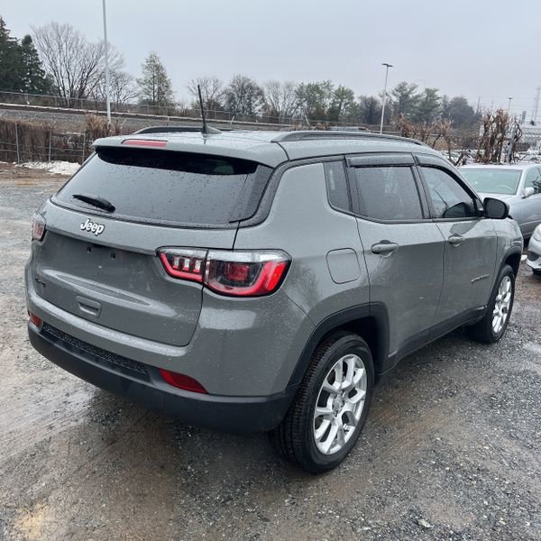 Used 2023 Jeep Compass Latitude image 5