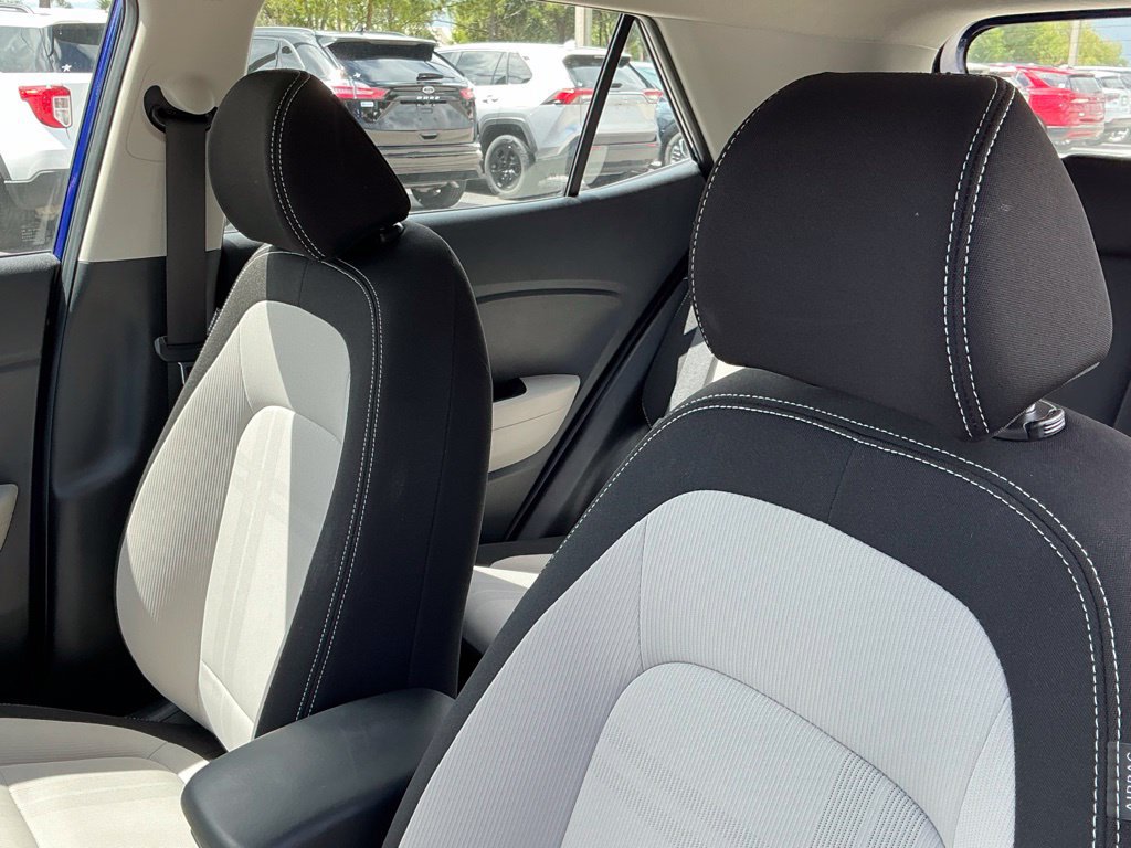 Used 2025 Hyundai Venue SEL FWD image 25