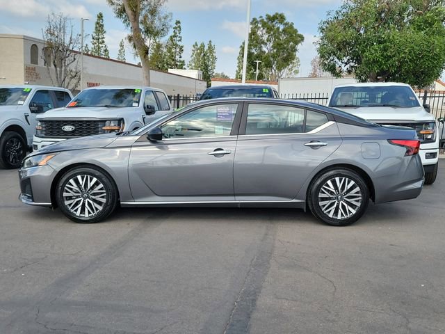 Used 2024 Nissan Altima 2.5 SV image 2