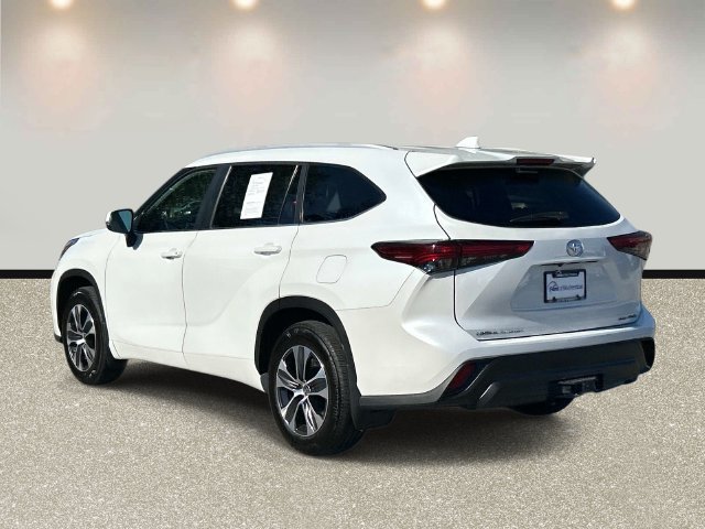 Used 2023 Toyota Highlander XLE AWD/4WD image 7