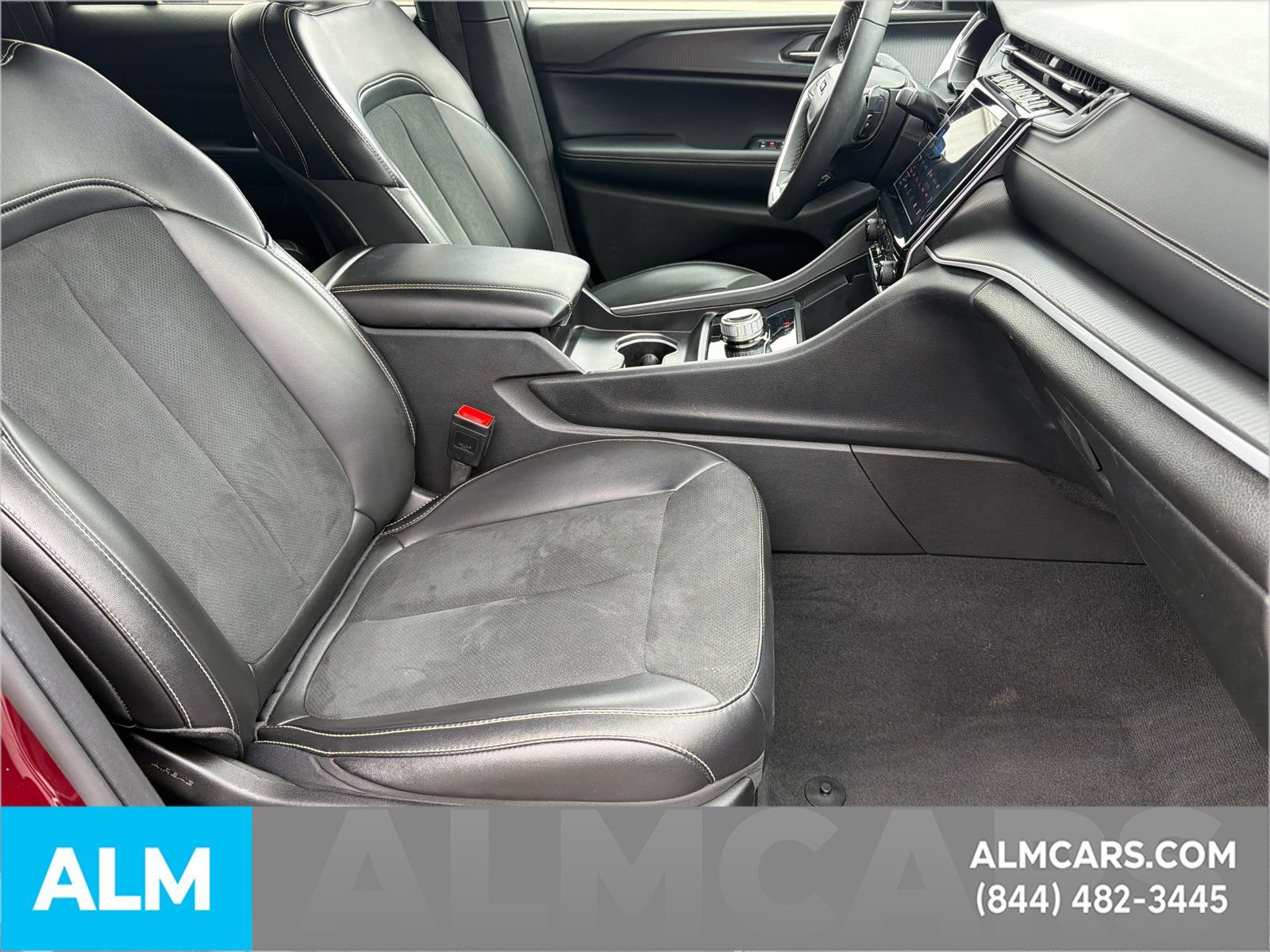 Used 2025 Jeep Grand Cherokee Altitude AWD/4WD image 15