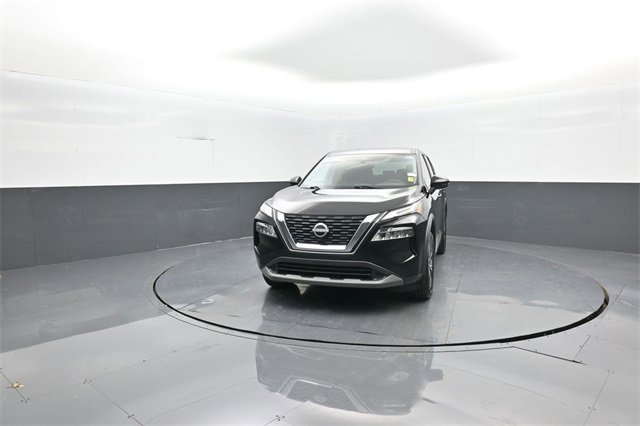 Used 2023 Nissan Rogue SV image 3