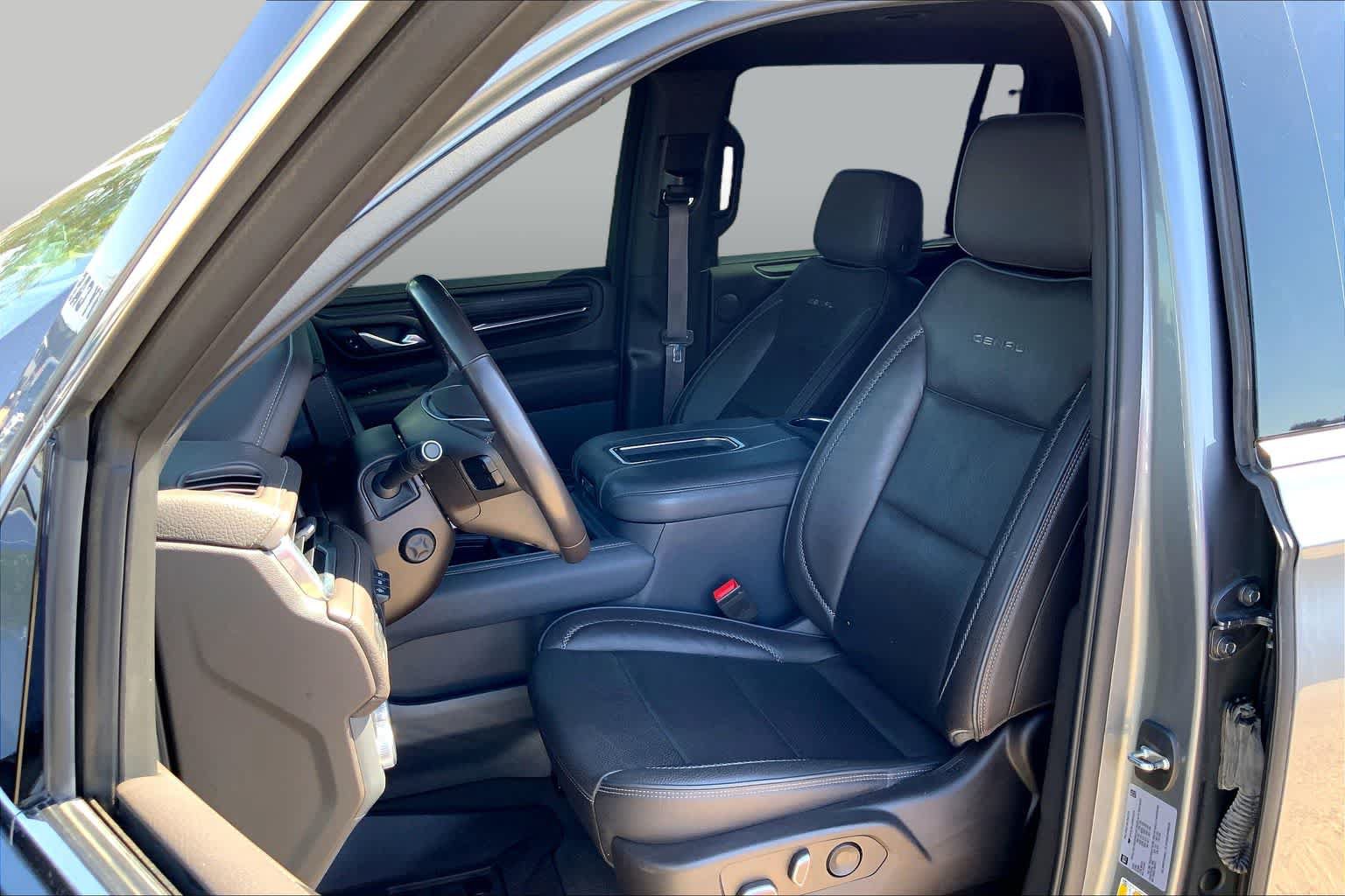 Used 2022 GMC Yukon XL Denali AWD/4WD image 8