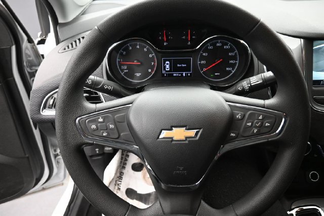 Used 2019 Chevrolet Cruze LT w/ Convenience Package FWD image 17