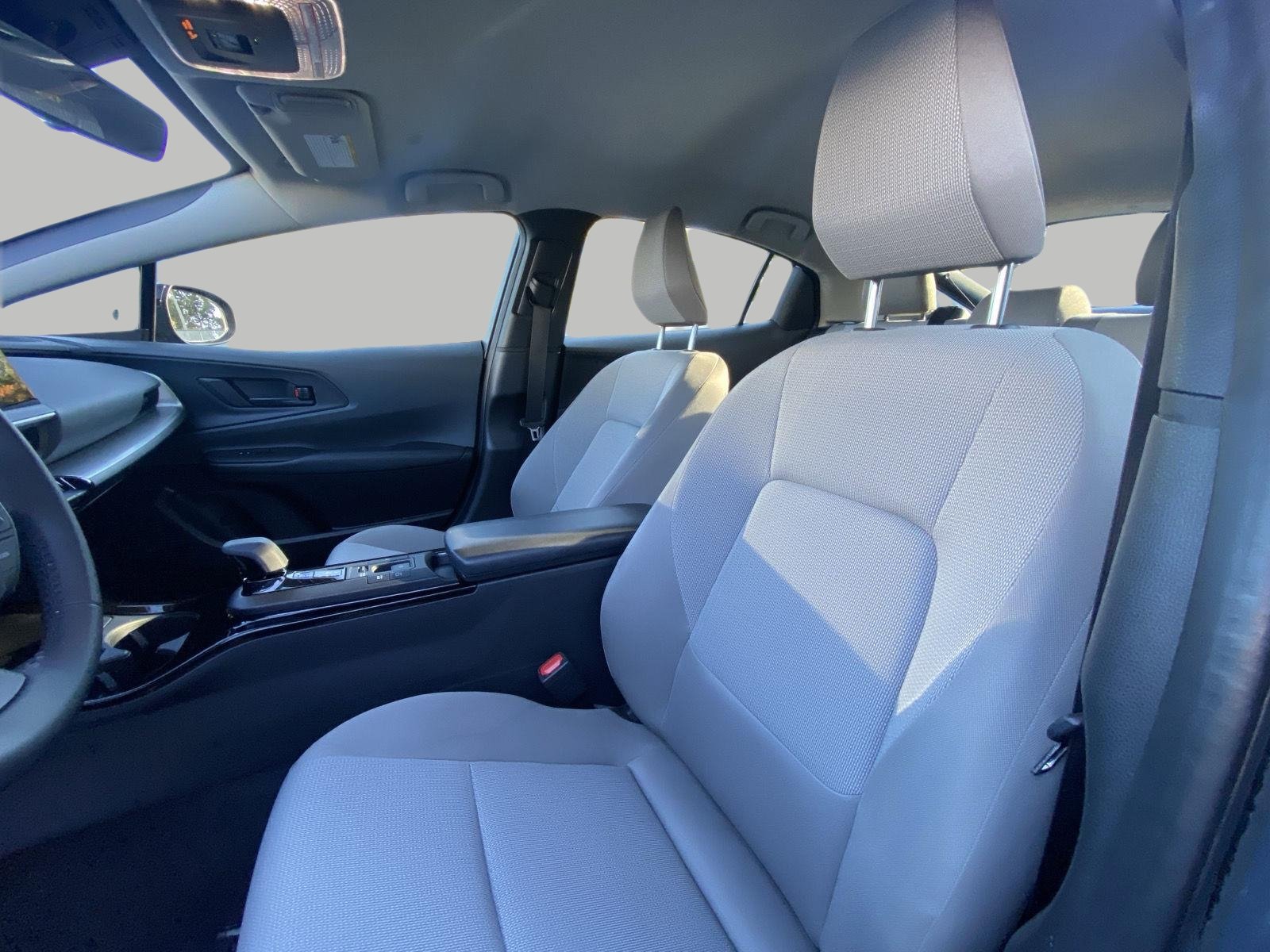Used 2024 Toyota Prius LE AWD/4WD image 11