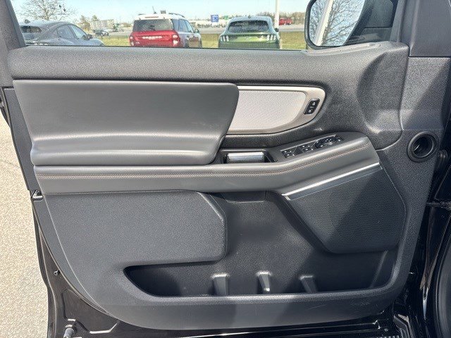 Certified 2025 Ford Expedition Active image 10