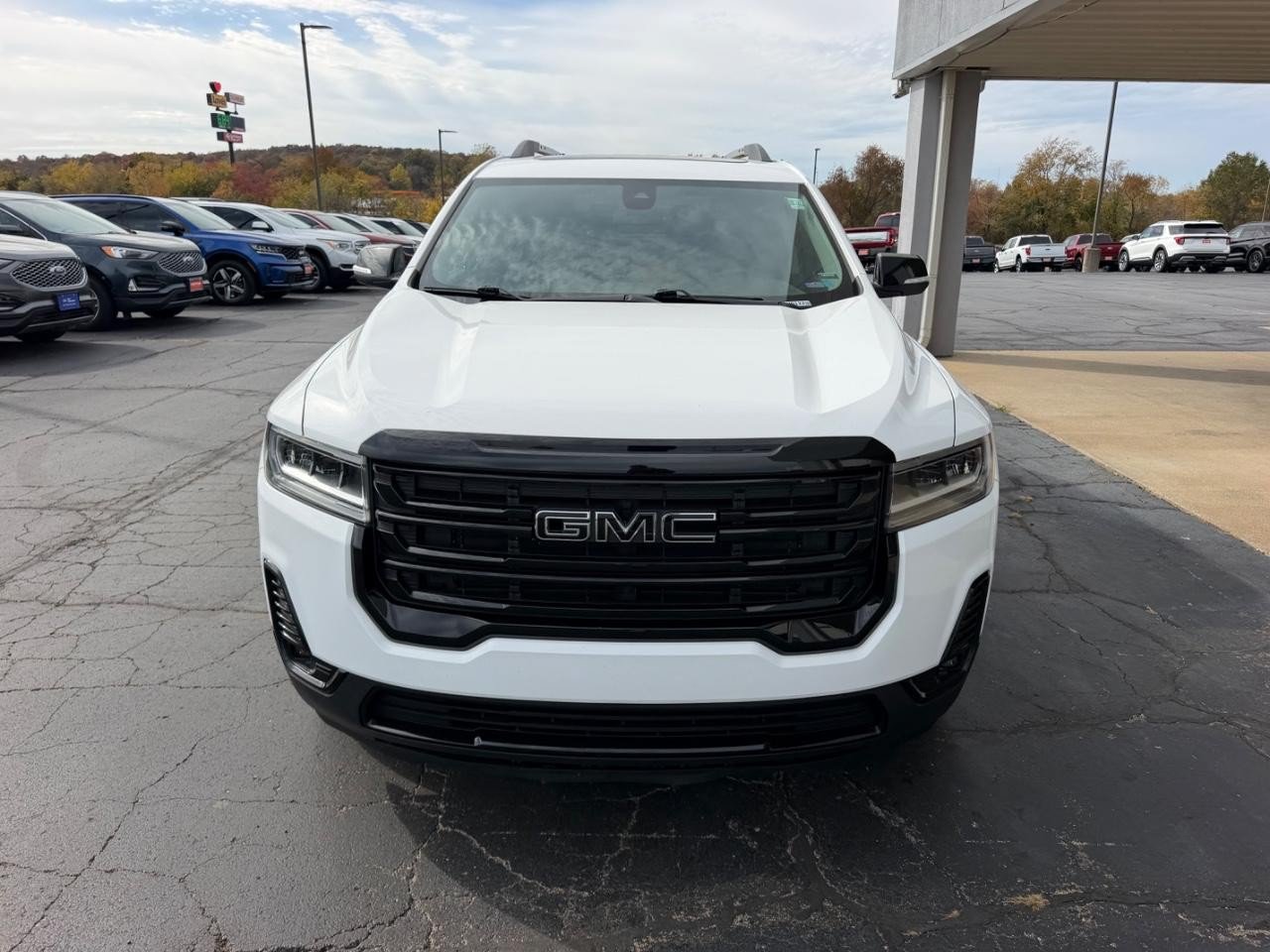 Used 2023 GMC Acadia SLT w/ Elevation Edition AWD/4WD image 9