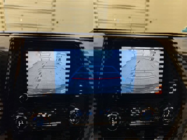 Used 2024 Toyota Highlander XLE image 16