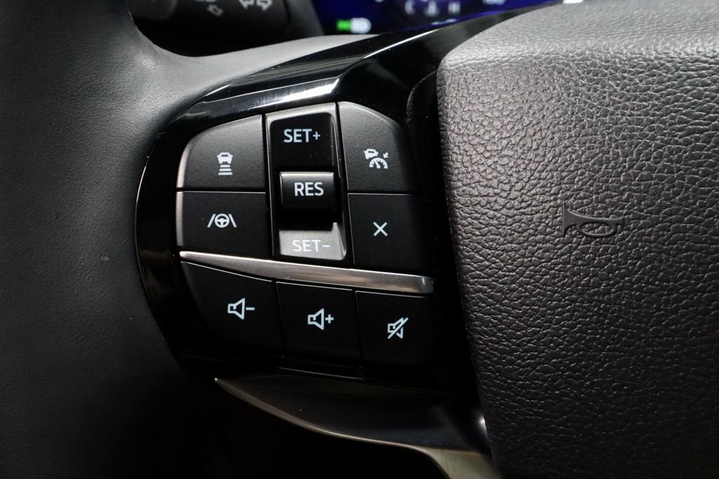 Certified 2022 Ford Explorer Platinum w/ Equipment Group 601A image 32