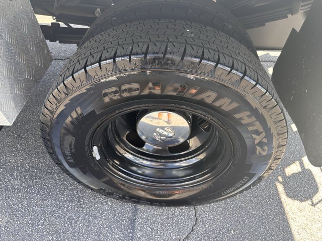 Used 2018 RAM 3500 Tradesman w/ Chrome Appearance Group RWD image 9