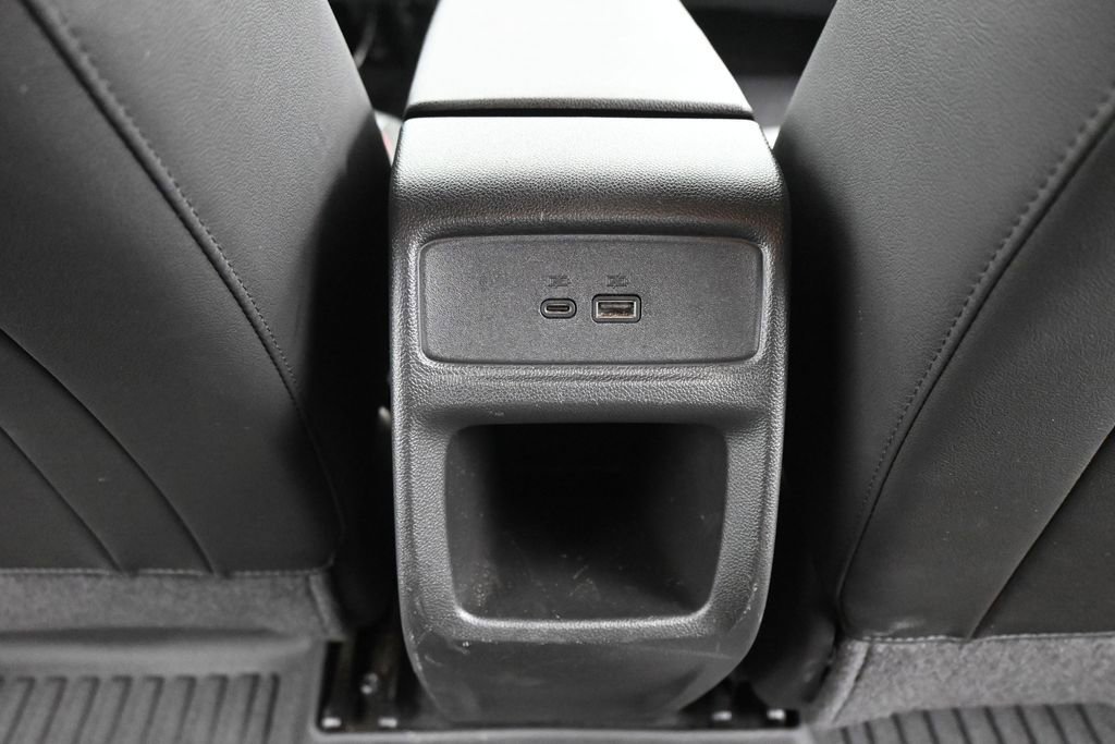 Used 2024 Chevrolet Trax RS w/ Sunroof Package FWD image 18