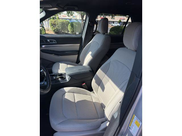 Certified 2018 Ford Explorer XLT FWD image 12