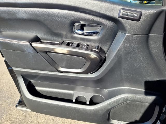 Used 2020 Nissan Titan PRO-4X w/ Pro-4x Convenience Package image 15