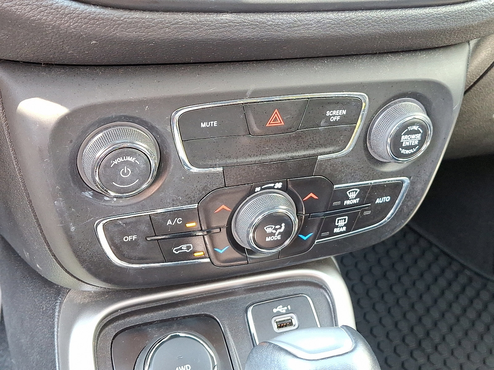 Used 2020 Jeep Compass Latitude w/ Popular Equipment Group image 17