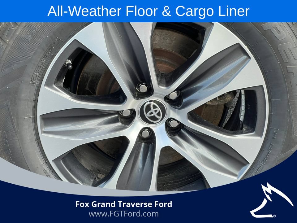 Used 2022 Toyota Highlander XLE AWD/4WD image 9