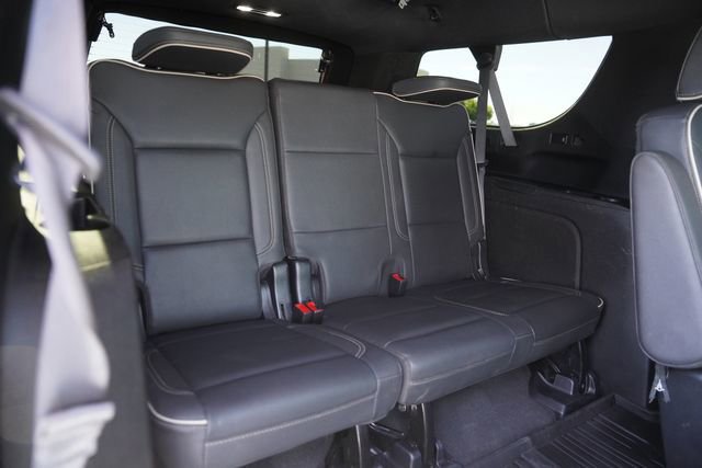Used 2023 GMC Yukon XL SLT w/ SLT Premium Package image 16