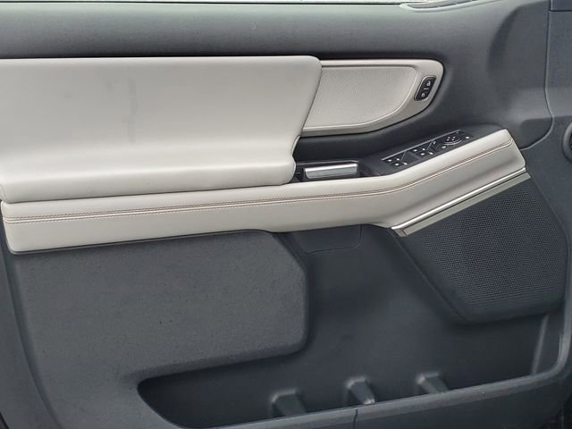 Certified 2025 Ford Expedition Active AWD/4WD image 26