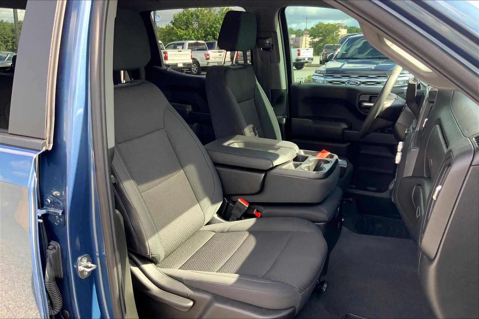 Used 2024 GMC Sierra 1500 Pro w/ Graphite Edition AWD/4WD image 9