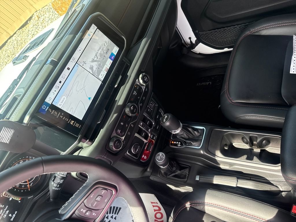 Used 2025 Jeep Wrangler Unlimited Rubicon image 17