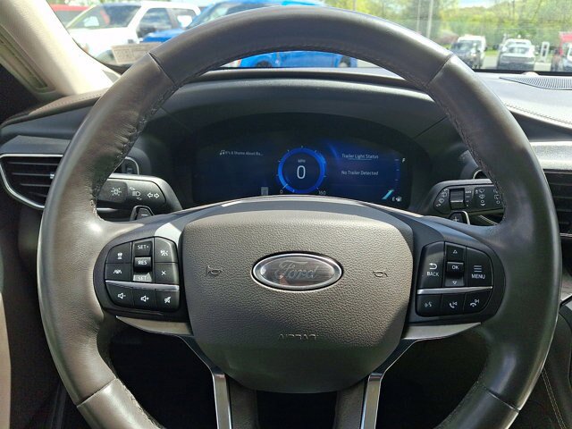 Certified 2020 Ford Explorer Platinum w/ Premium Technology Package AWD/4WD image 23