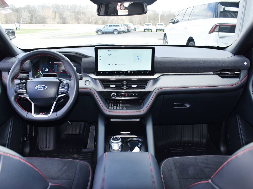 Certified 2025 Ford Explorer ST AWD/4WD image 4
