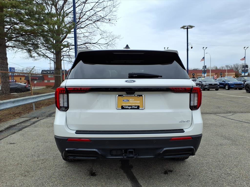 Certified 2025 Ford Explorer ST-Line image 3