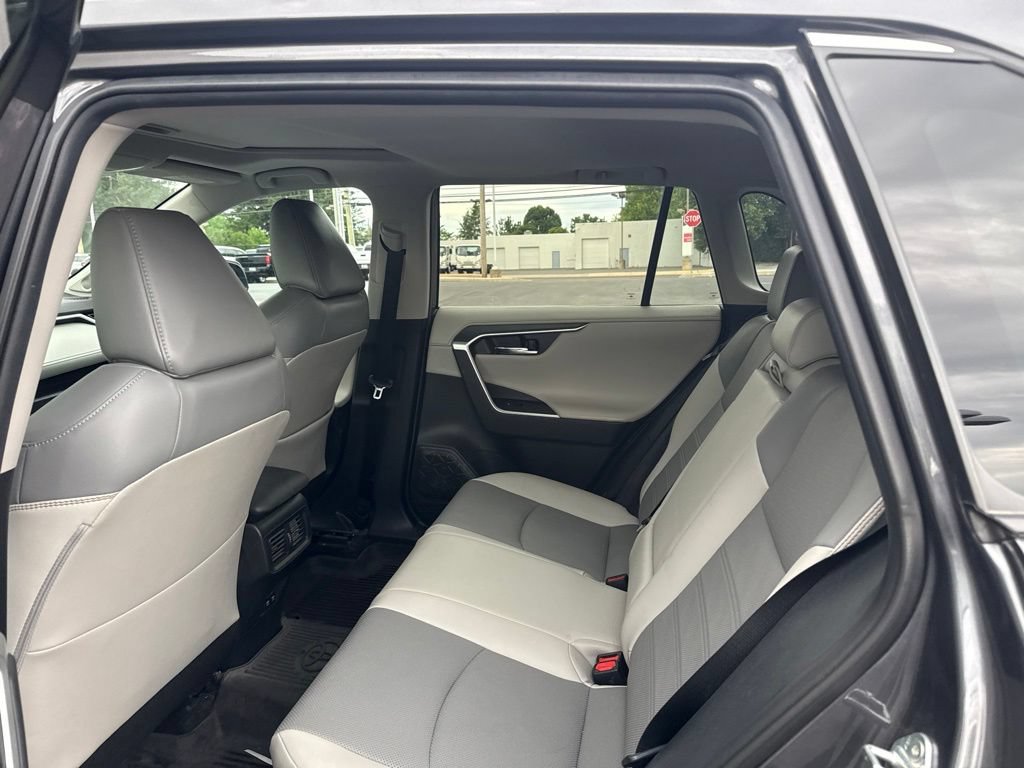 Used 2020 Toyota RAV4 Limited AWD/4WD image 9