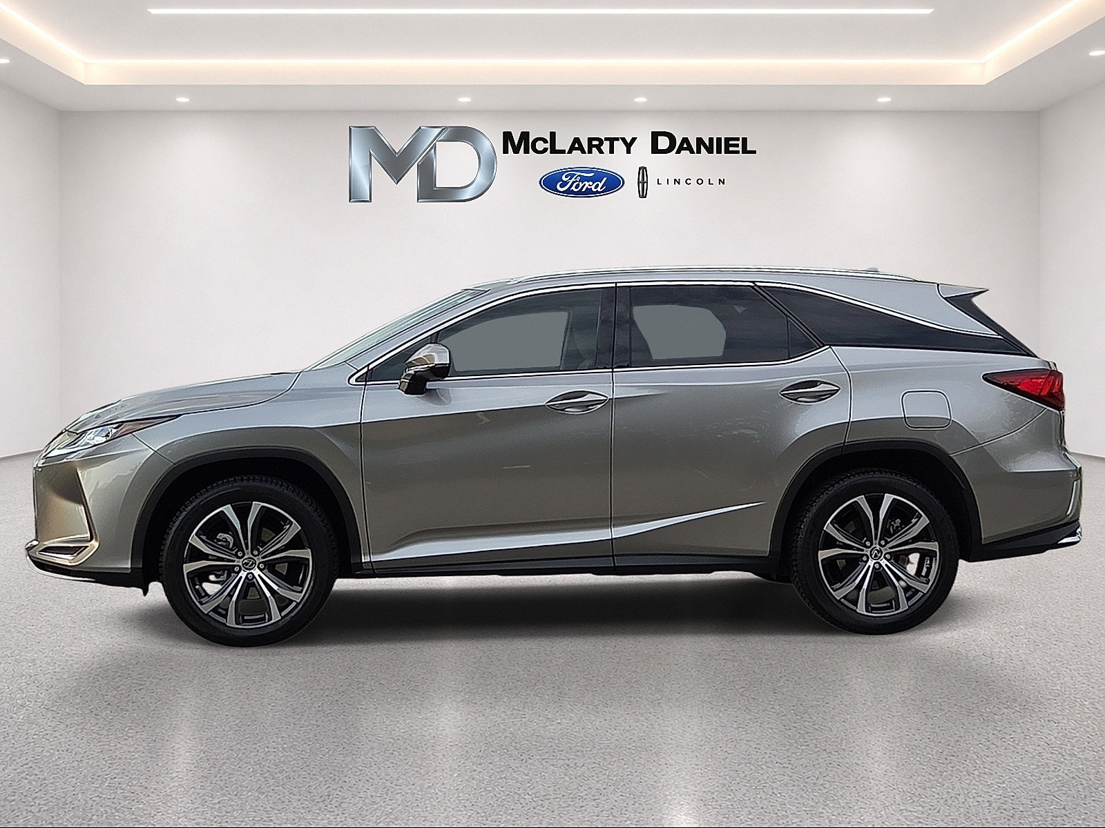Used 2020 Lexus RX 350L Premium w/ Premium Package AWD/4WD image 3