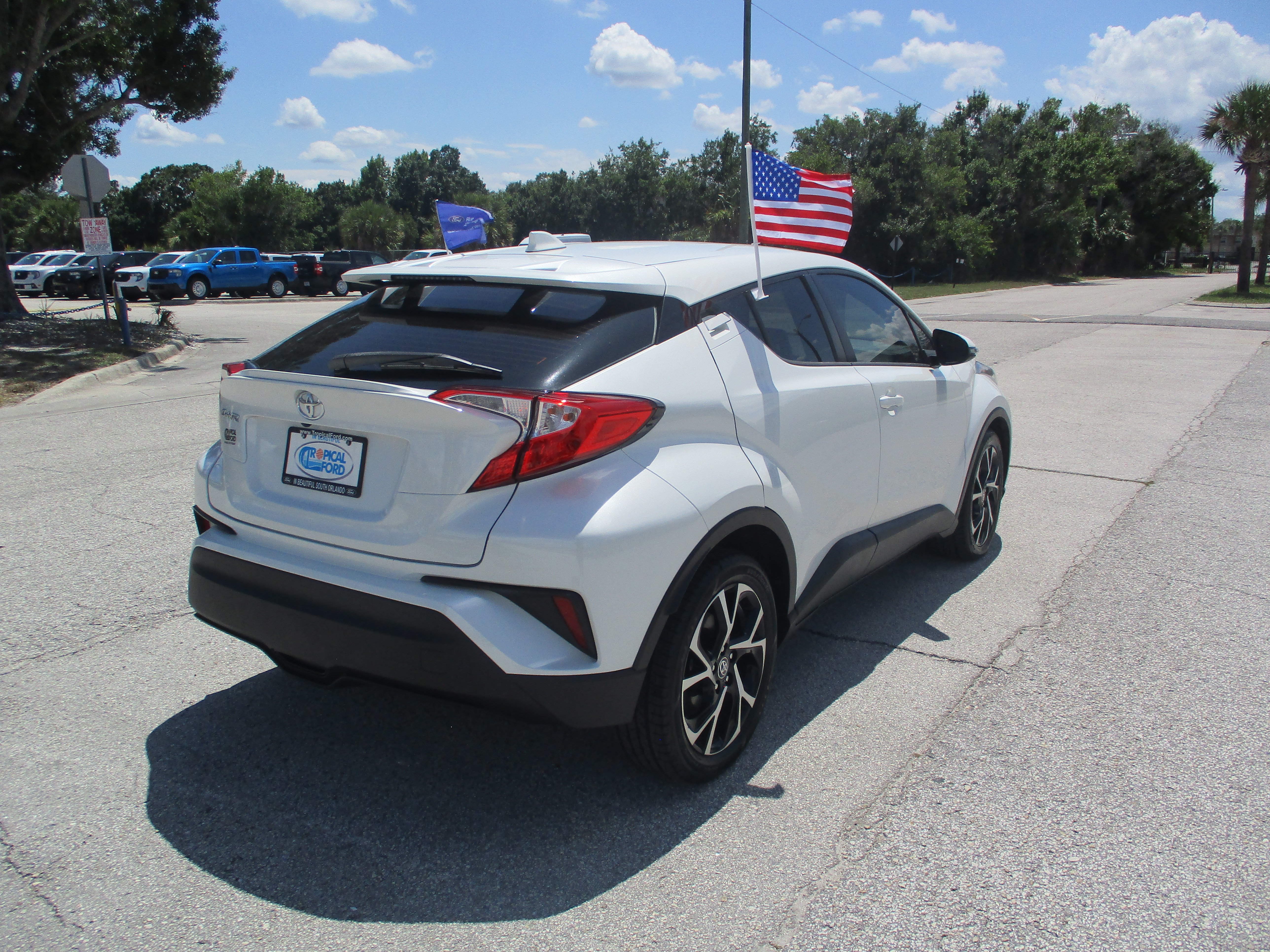 Used 2020 Toyota C-HR XLE FWD image 7