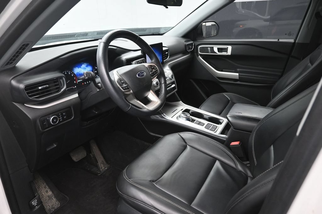 Certified 2023 Ford Explorer XLT w/ Equipment Group 202A RWD image 19
