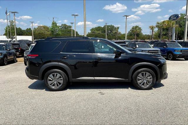 Used 2025 Nissan Pathfinder SV FWD image 7