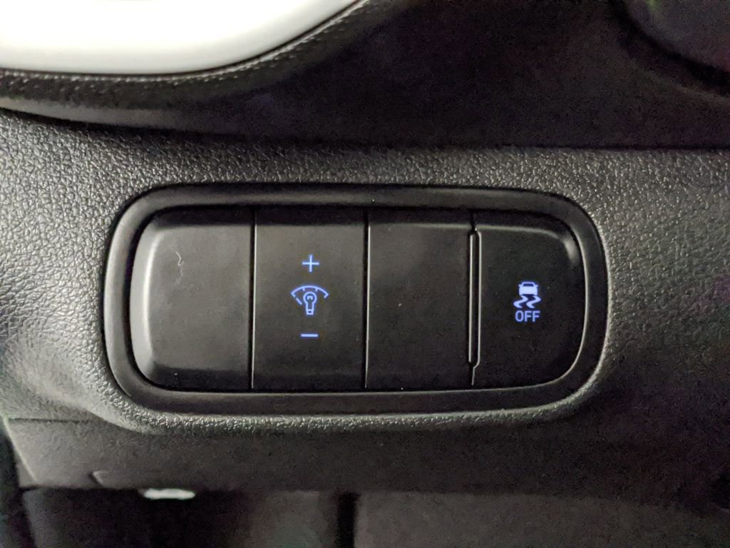 Used 2024 Hyundai Venue Limited image 14