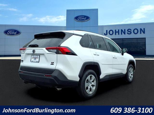 Used 2021 Toyota RAV4 LE AWD/4WD image 3