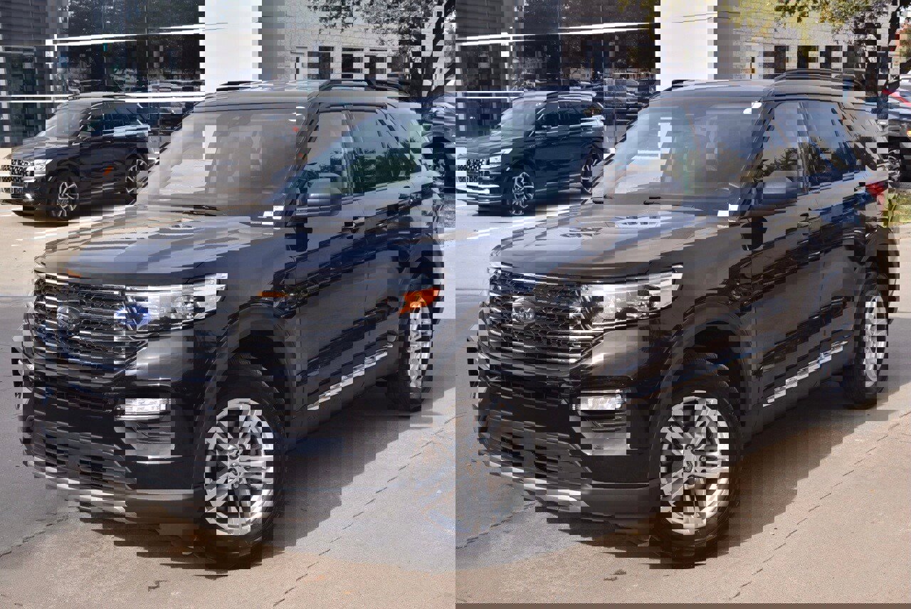 Certified 2023 Ford Explorer XLT w/ Equipment Group 202A image 39