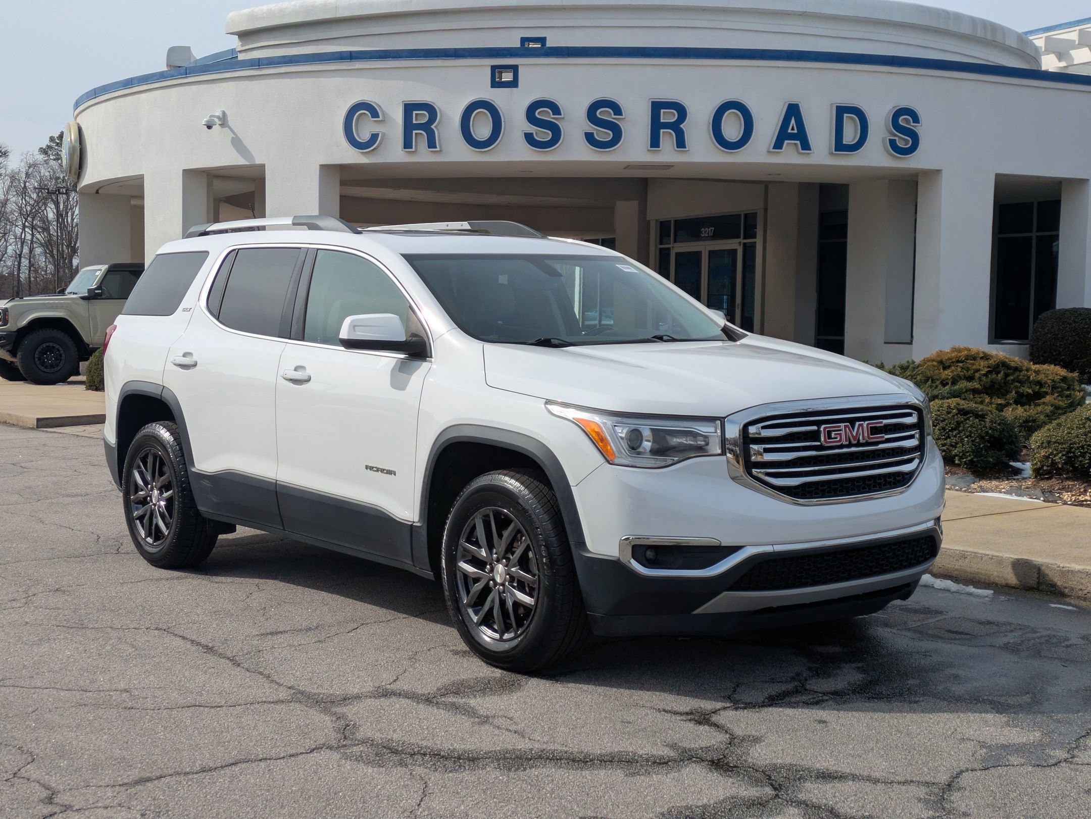 Used 2017 GMC Acadia SLT image 1