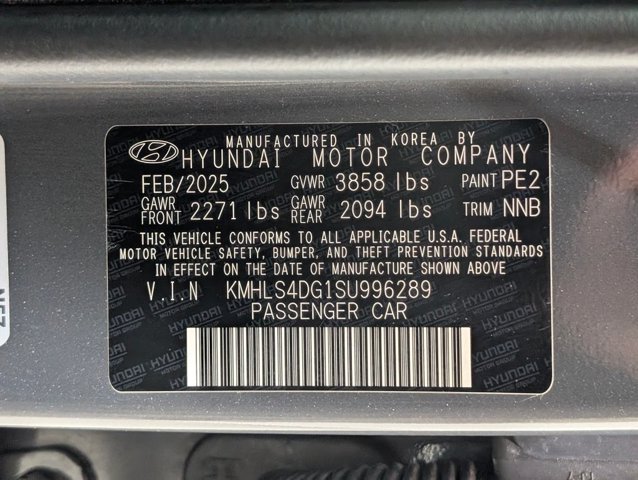 Used 2025 Hyundai Elantra SEL FWD image 23