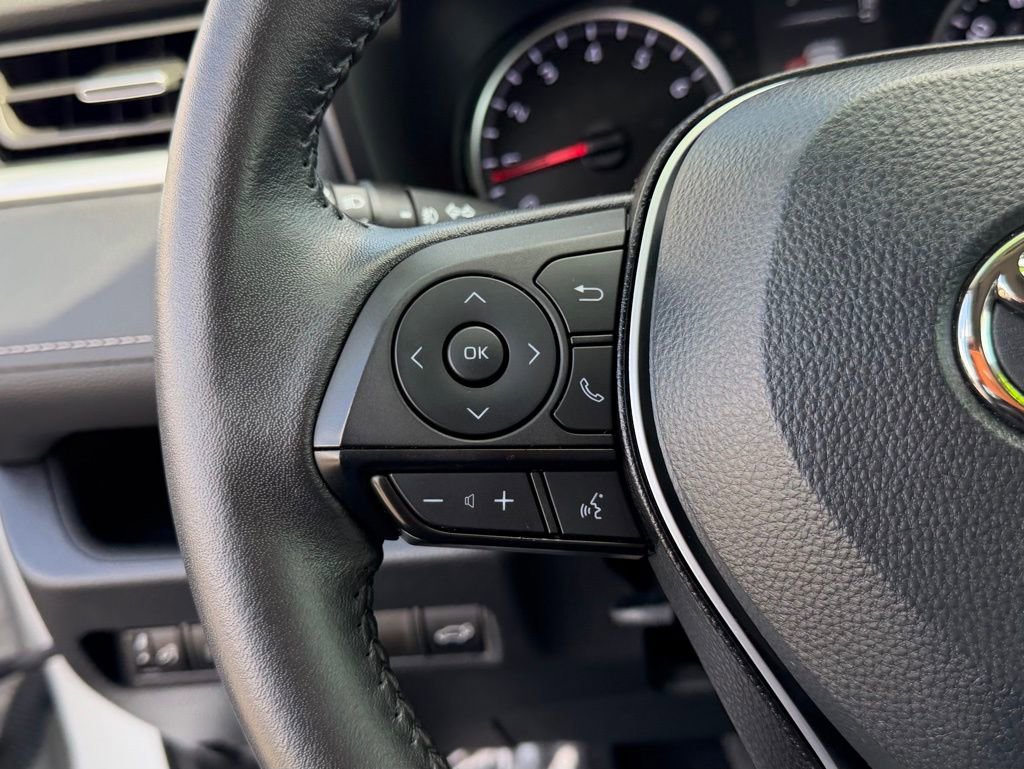 Used 2022 Toyota RAV4 XLE Premium image 22