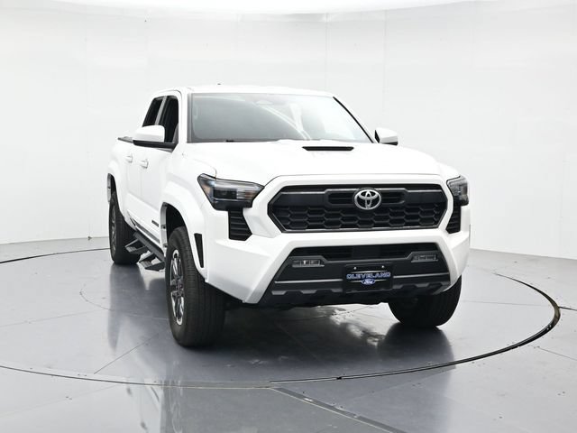 Used 2024 Toyota Tacoma TRD Sport AWD/4WD image 4