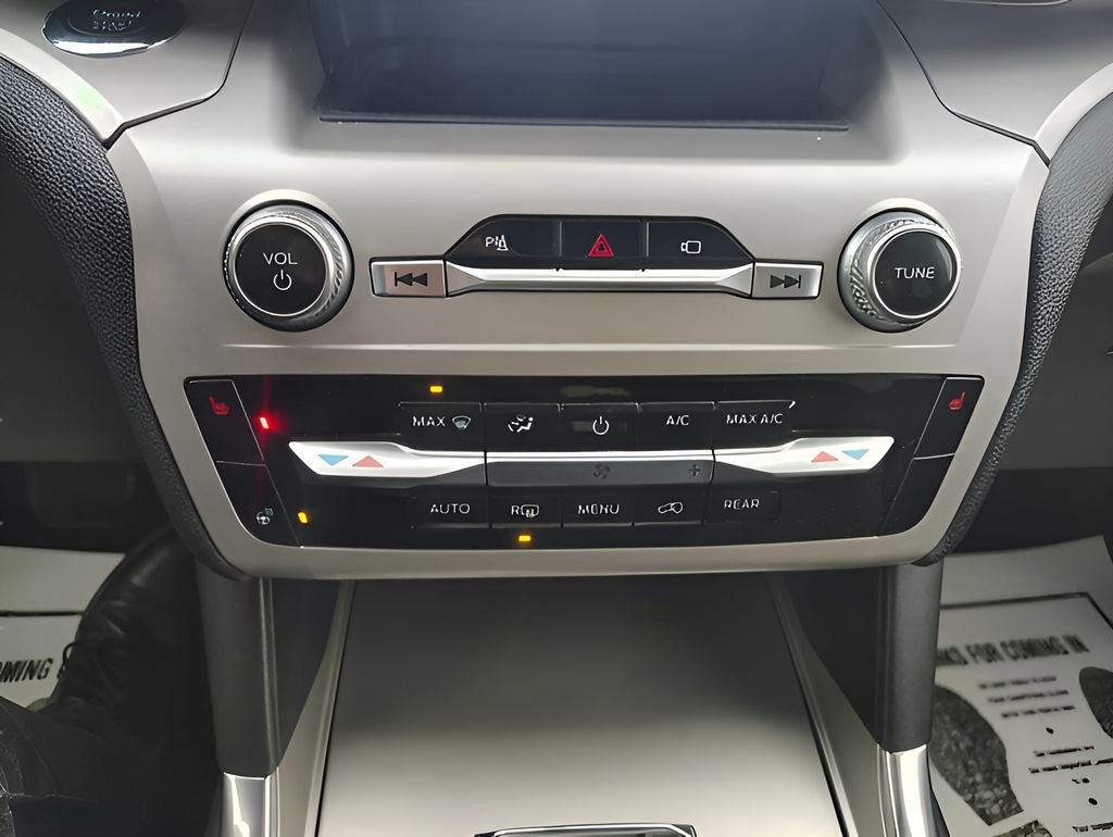 Certified 2022 Ford Explorer XLT w/ Equipment Group 202A image 19