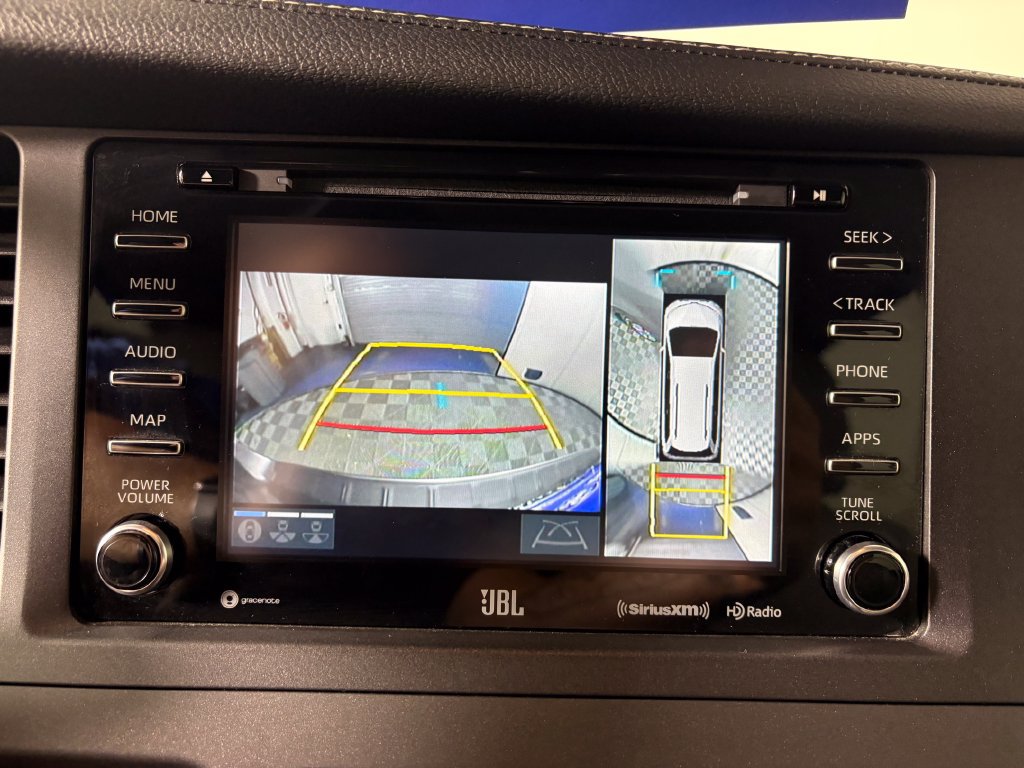 Used 2020 Toyota Sienna Limited Premium w/ Carpet Mat Package FWD image 18